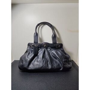 Supple Black Leather Large-sized GARNET Turnlock Shoulder Tote